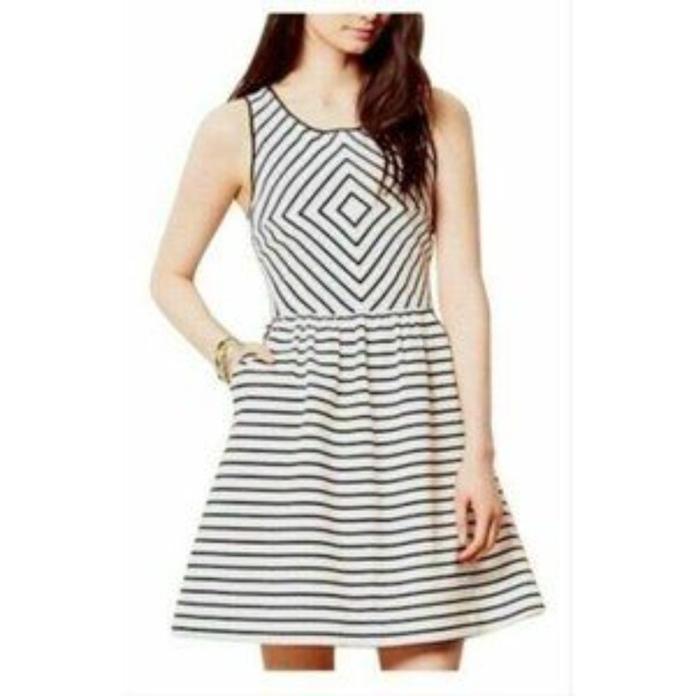 Maeve Anthropologie Black & White Mitred Striped Fit & Flare Dress Size 0 - Picture 3 of 5